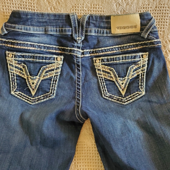 Women's Vigoss size 7/8 dark denim distressed jeans. The Chelsea bootcut. - Picture 13 of 16